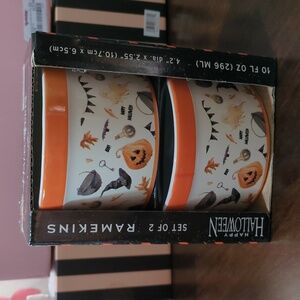4 Halloween ramekins/decorative bowls